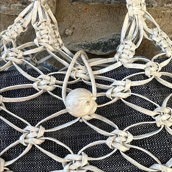 Nancy Gonzalez Rare Handwoven Genuine Crocodile Net Bag ivory & Black Leather - Picture 5 of 16